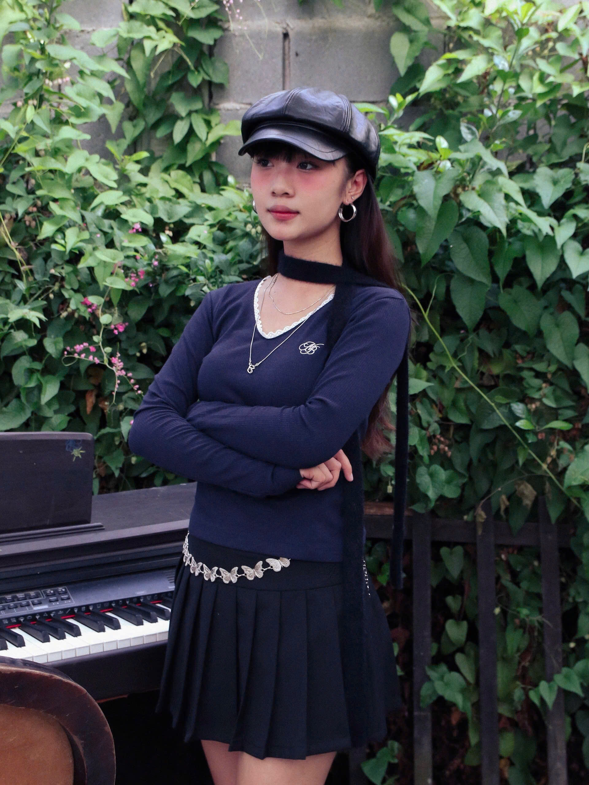 A27811 - A thun tay dài cổ tim viền ren