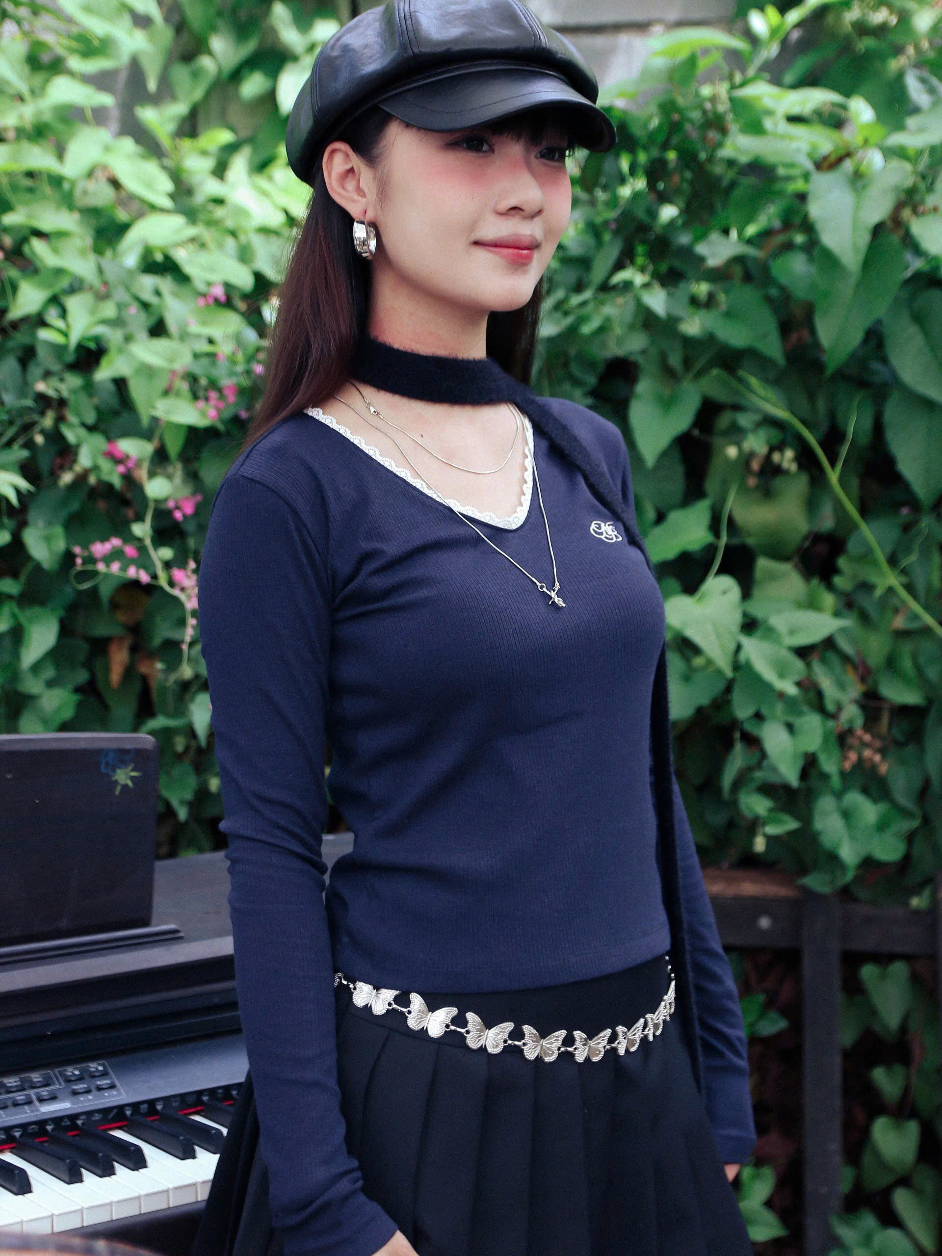 A27811 - A thun tay dài cổ tim viền ren