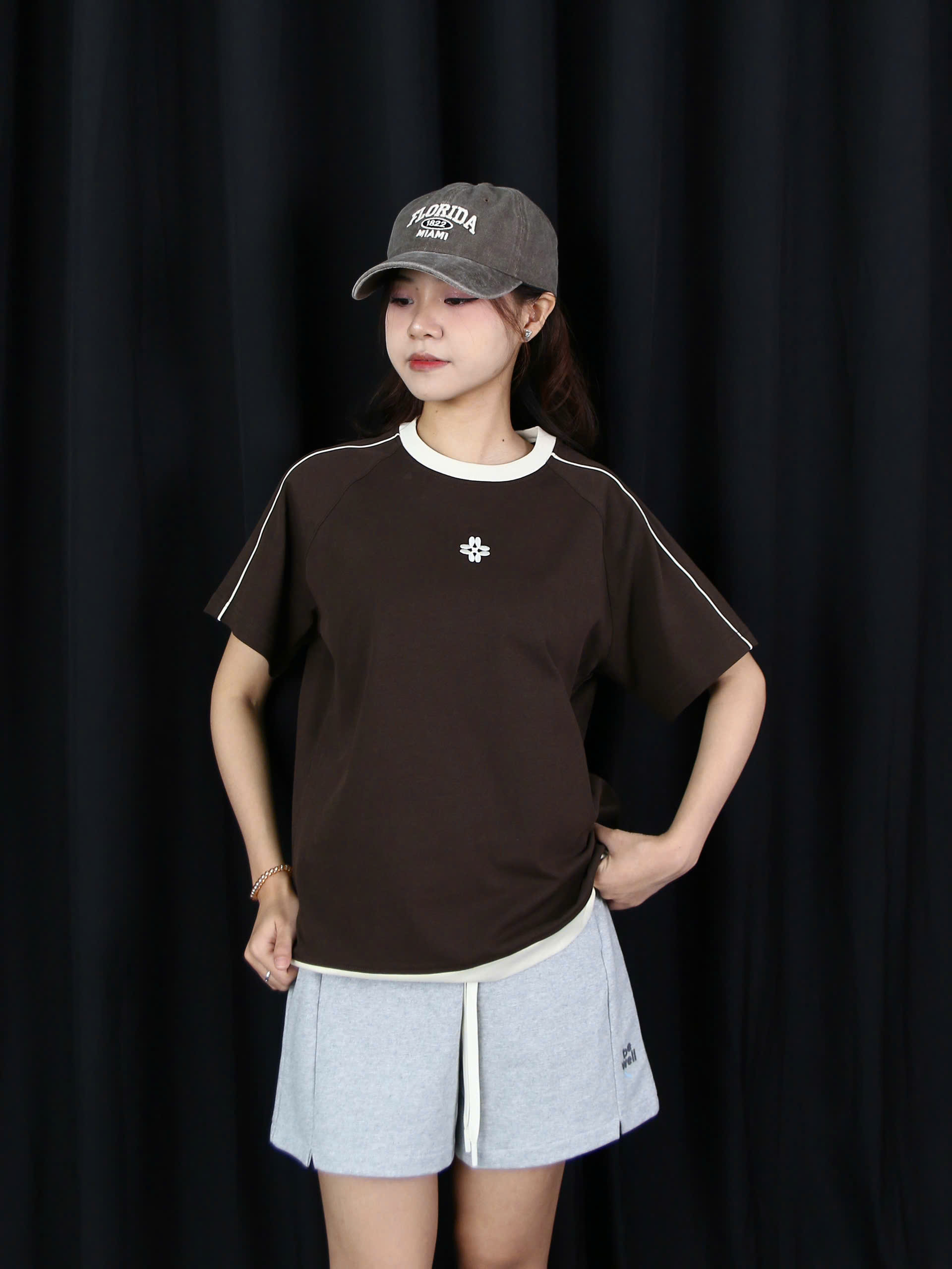A27580 - A thun cổ tròn phối lai thêu kí hiệu hoa