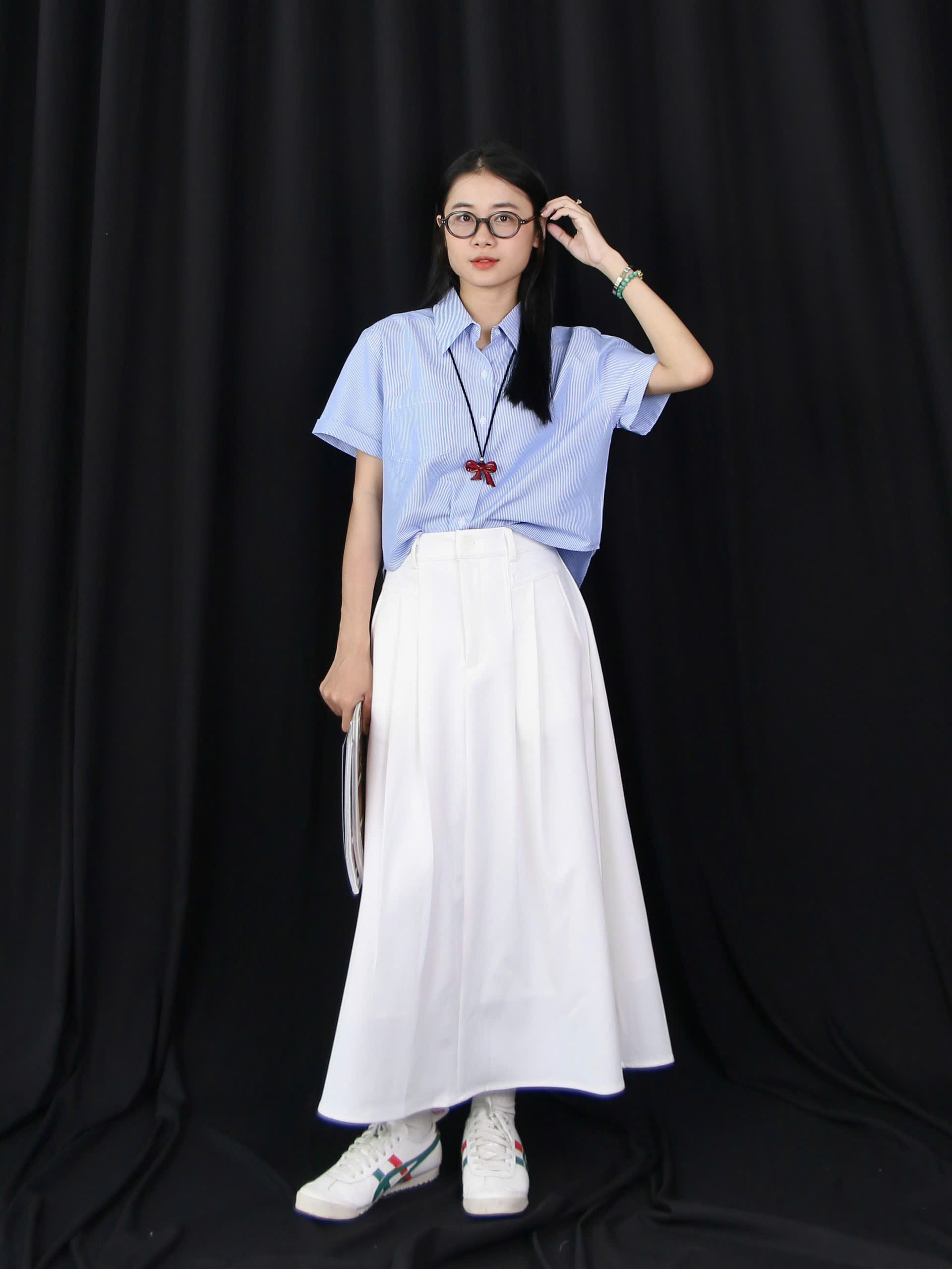 V3885 - 	V dài xếp li