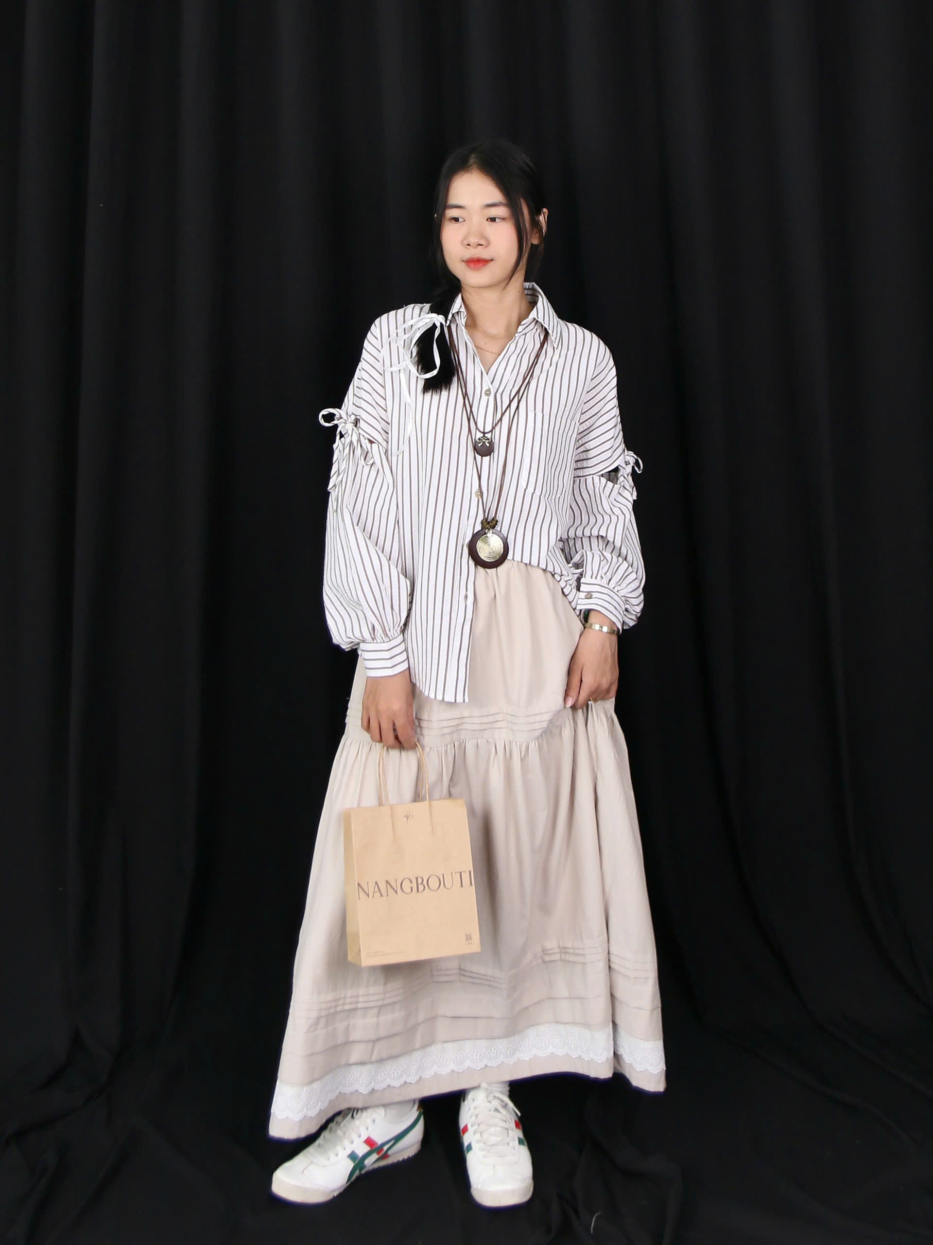 V3869 - 	V dài xếp nhiều li phối ren