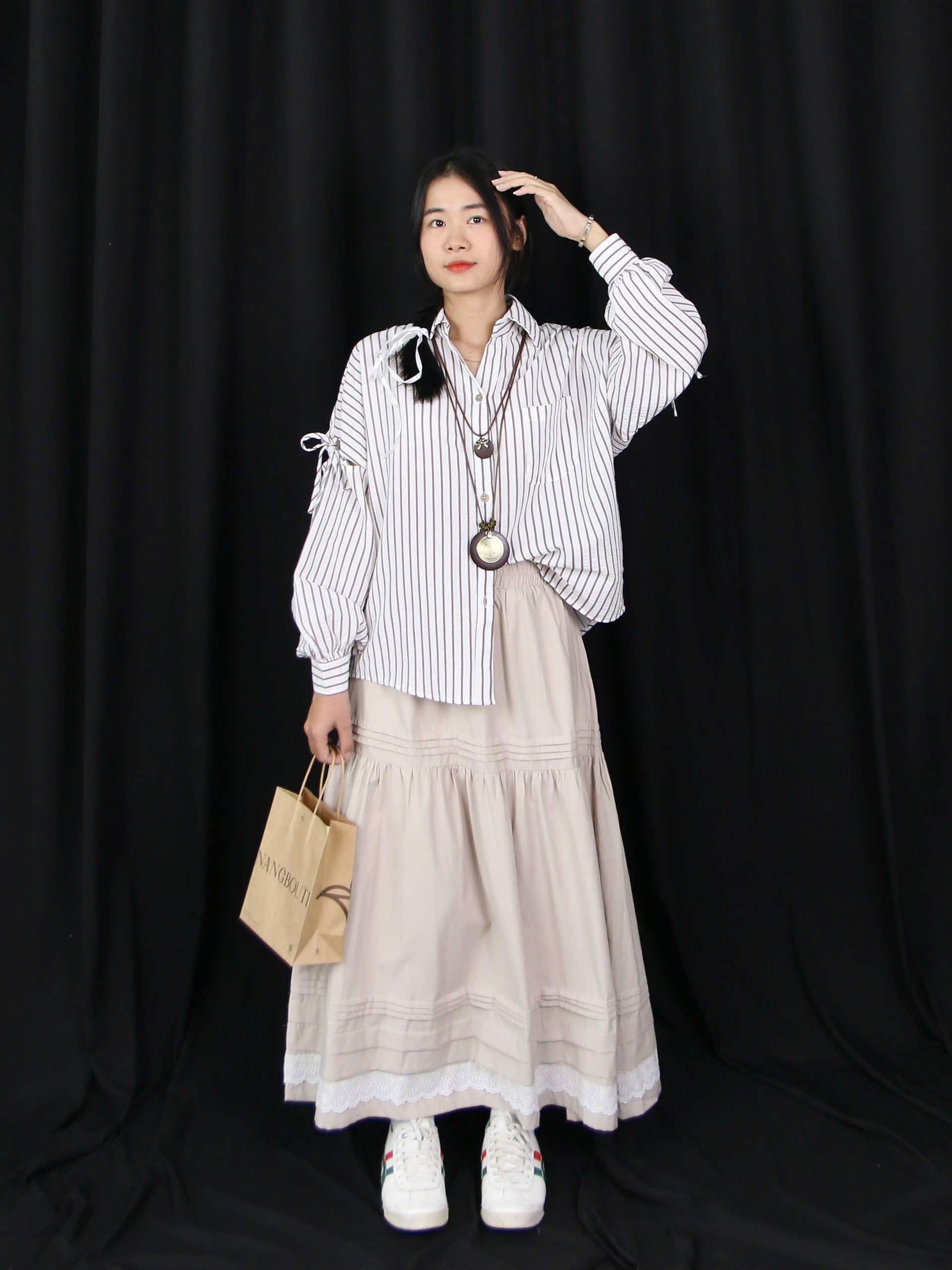 V3869 - 	V dài xếp nhiều li phối ren