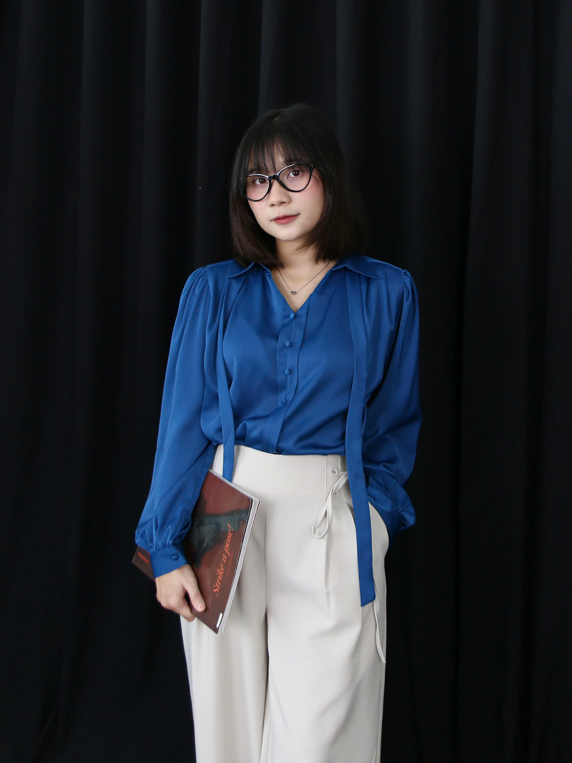 A28060 - A smi lụa cổ V nút bọc
