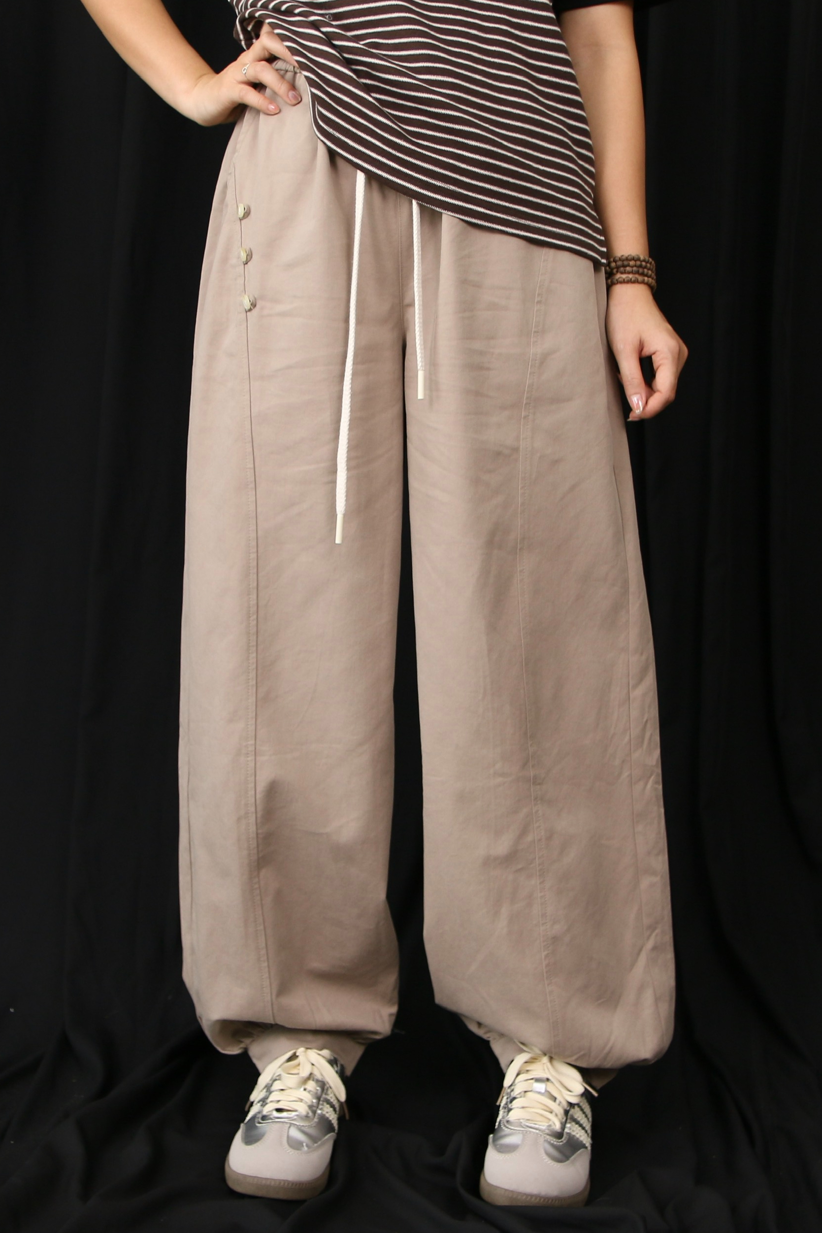 Q8523 - Q kaki jogger lưng thun 3 nút túi