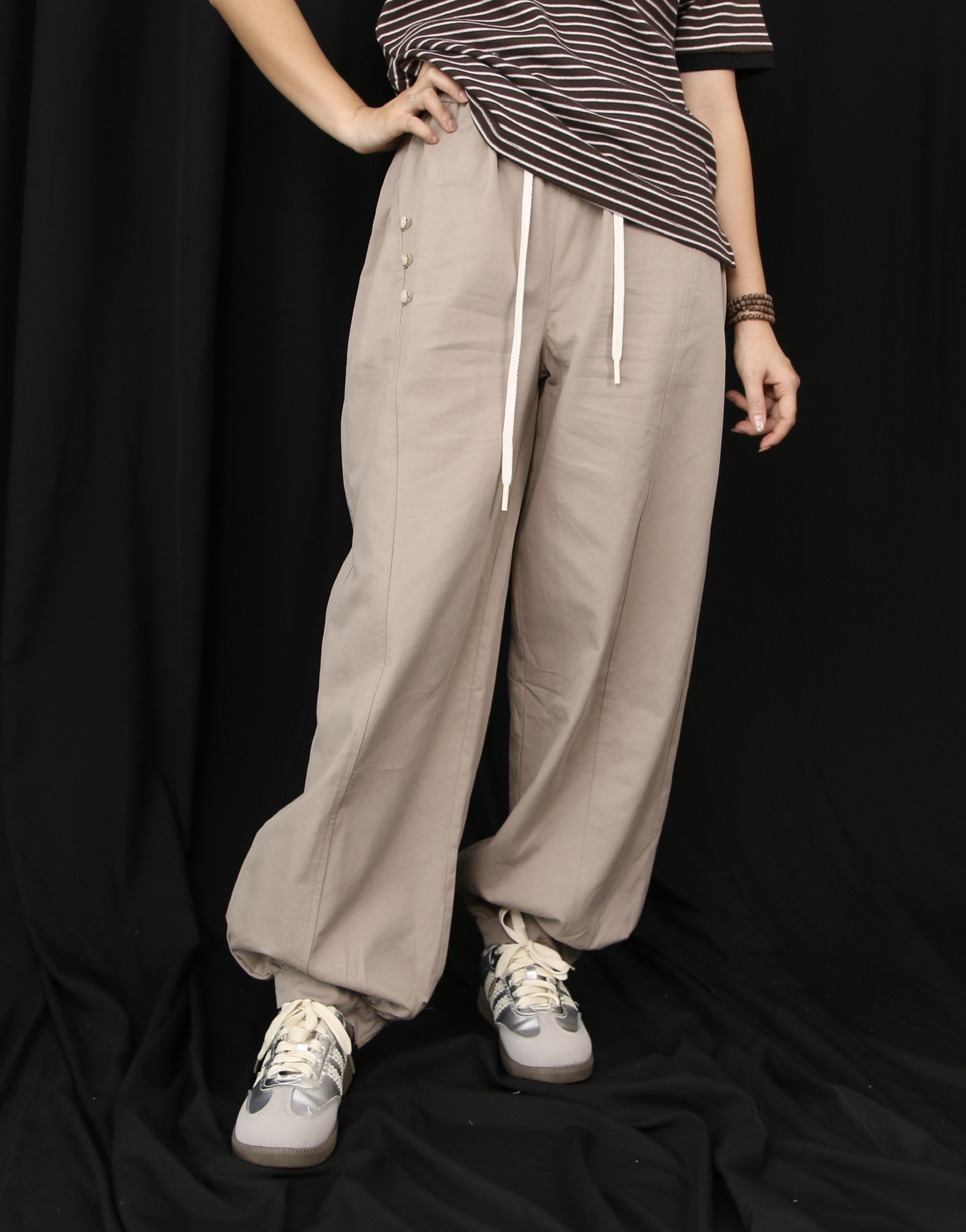 Q8523 - Q kaki jogger lưng thun 3 nút túi