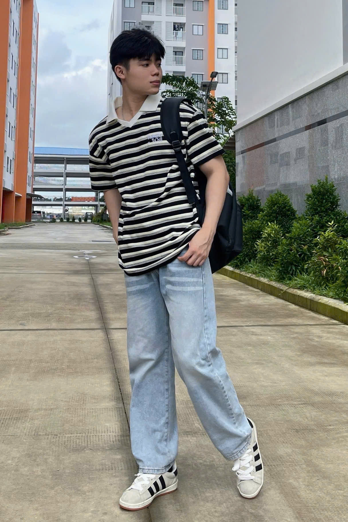 A27989 - A thun sọc cổ tim thêu Who..