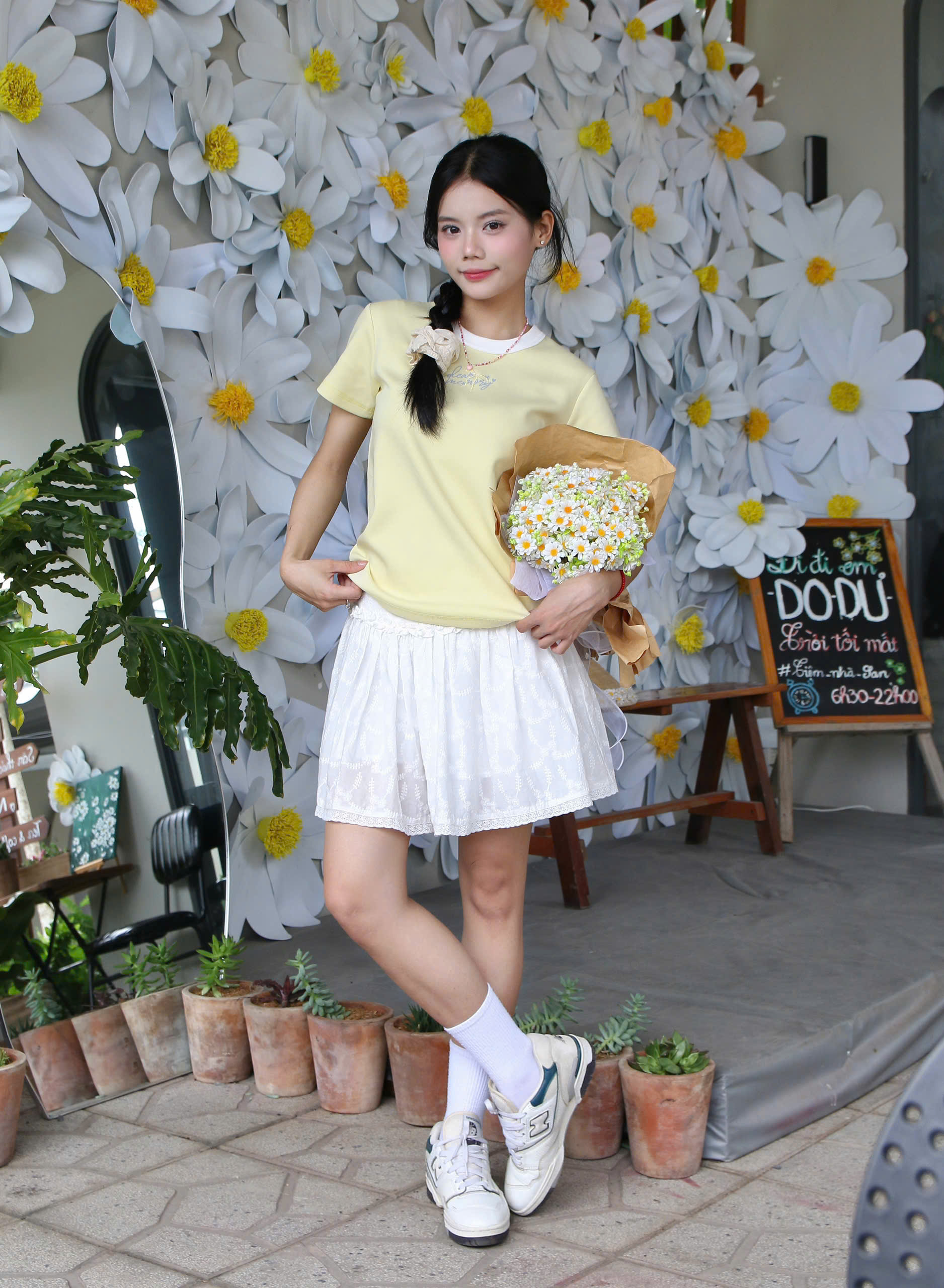 A28181 - A thun babytee in thêu Dear