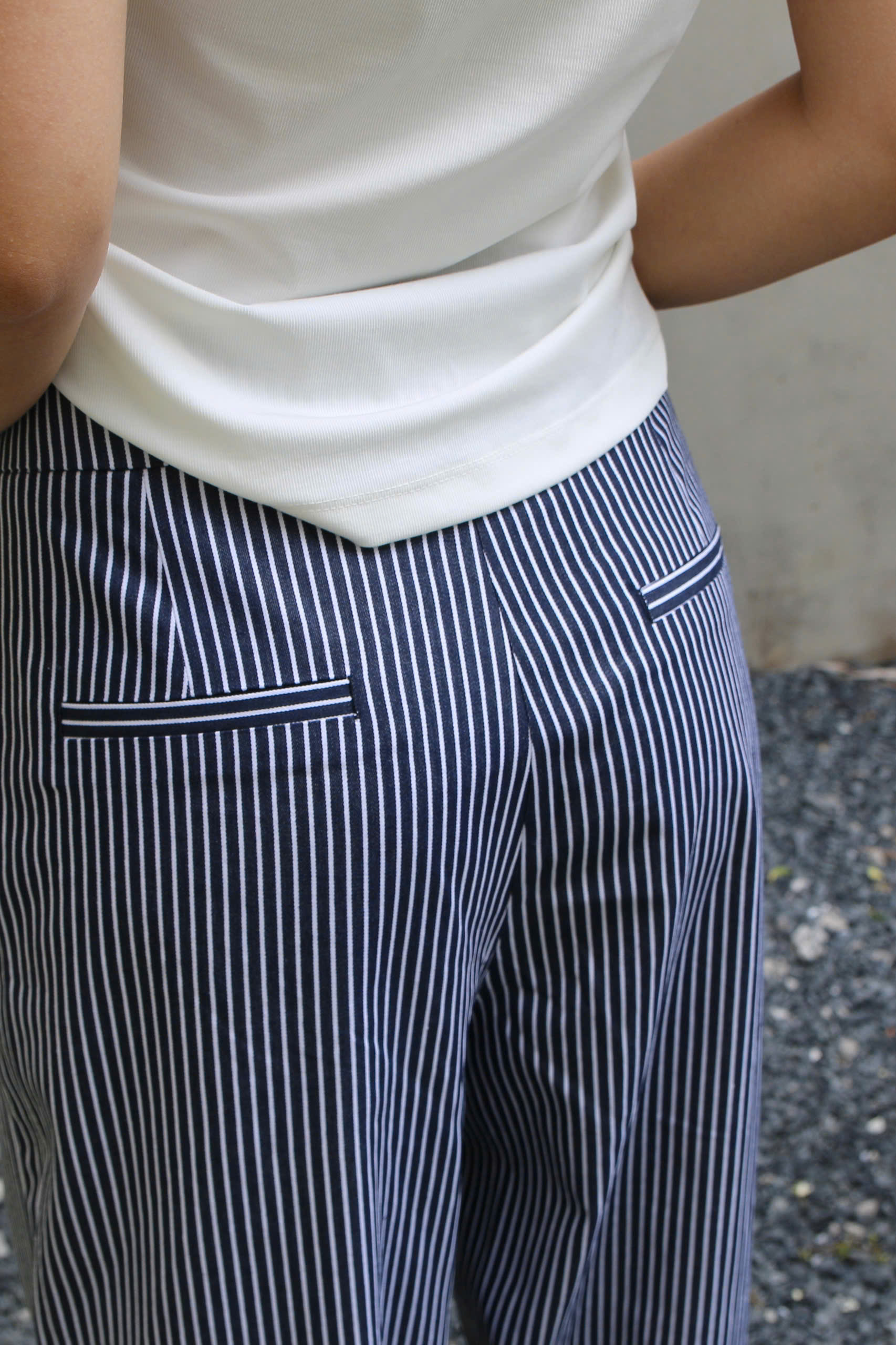 Q8559 - Q sọc dài 2 túi mổ sau