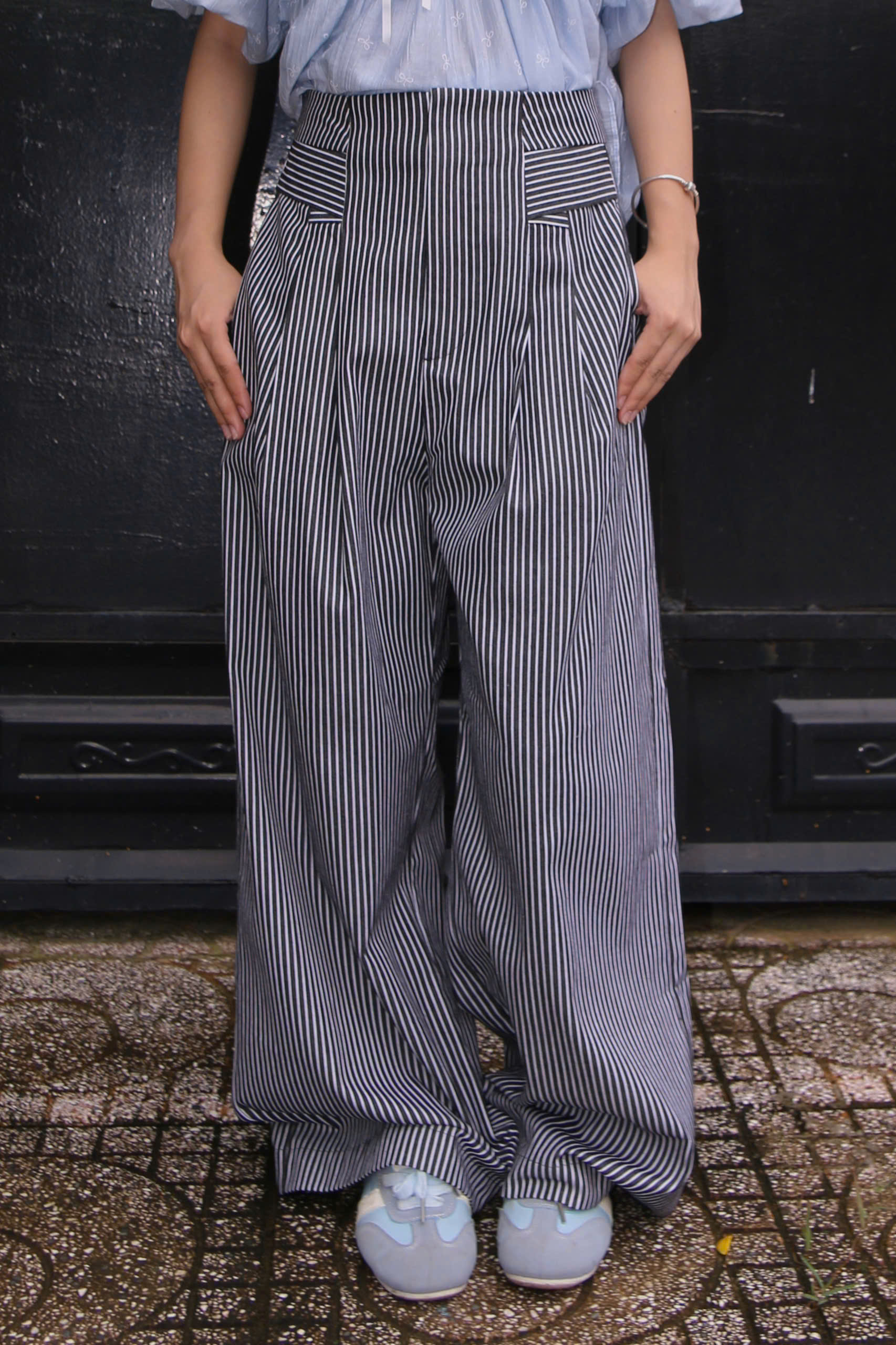 Q8559 - Q sọc dài 2 túi mổ sau