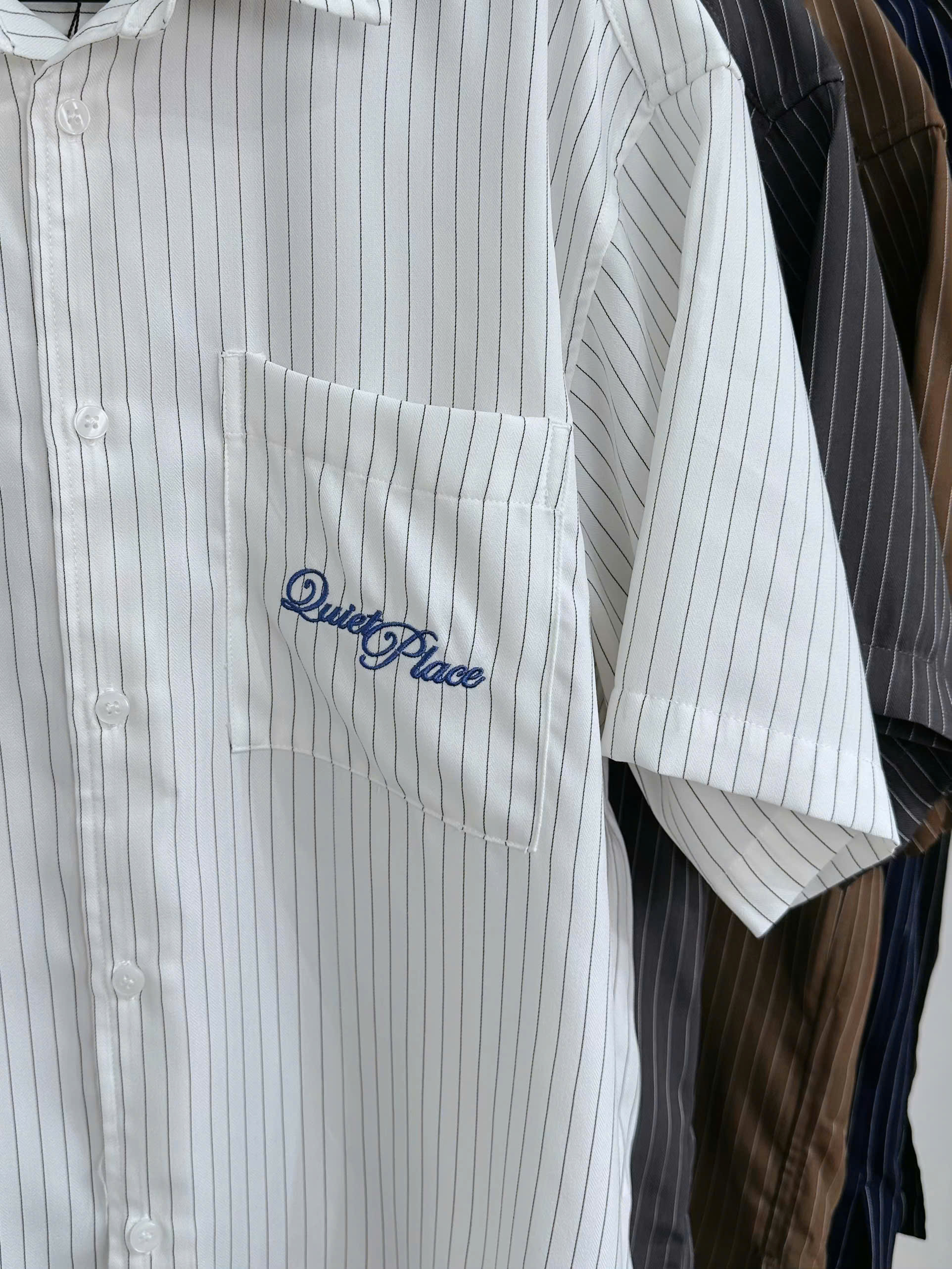 A28896 - A smi sọc nam TN lệch tà 1 túi thêu Quiet