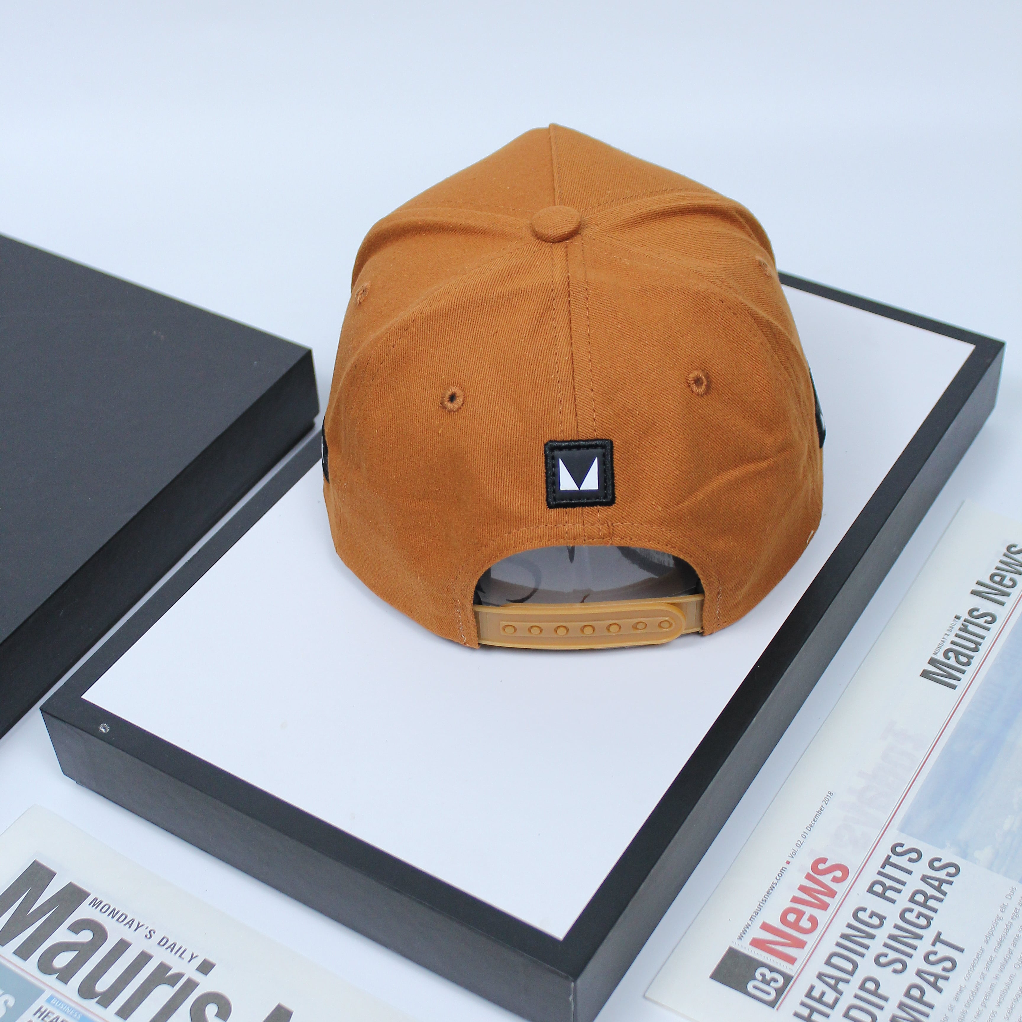 Mũ Lưỡi Trai Life Style Logo Tròn  Nâu- M90