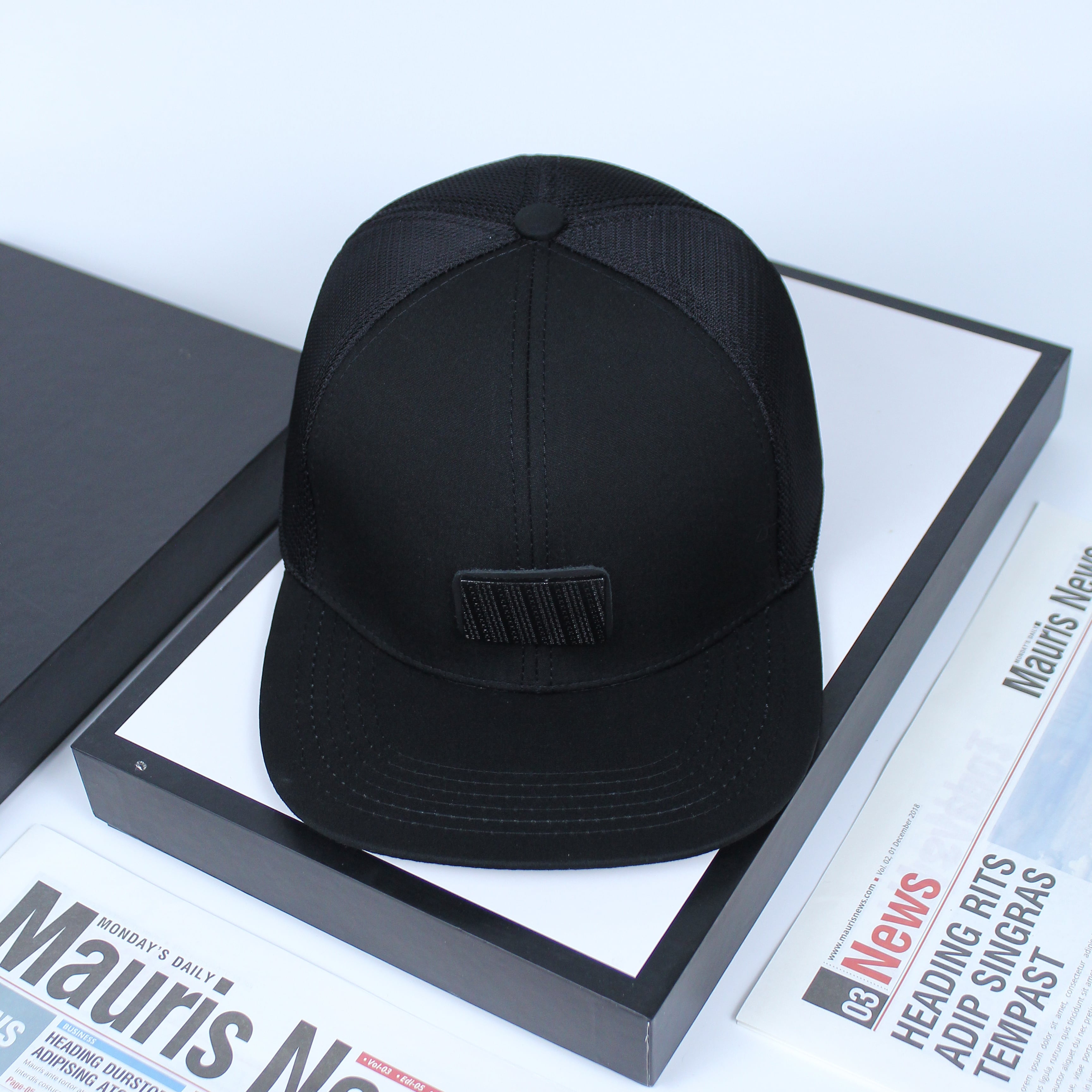 Mũ Nón Snapback Logo Chữ Nhật Đen - M37