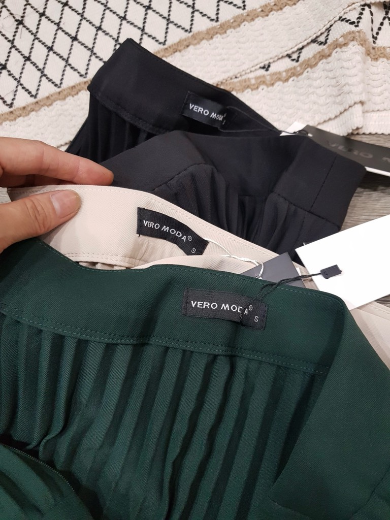 Chân váy xếp li Vero Moda