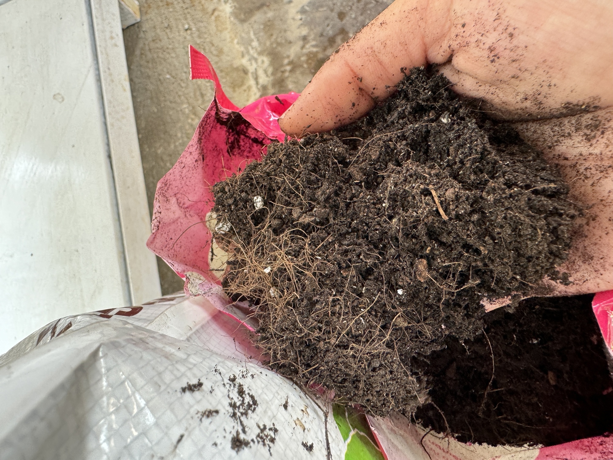 Đất sạch hữu cơ Sfarm túi 5dm3