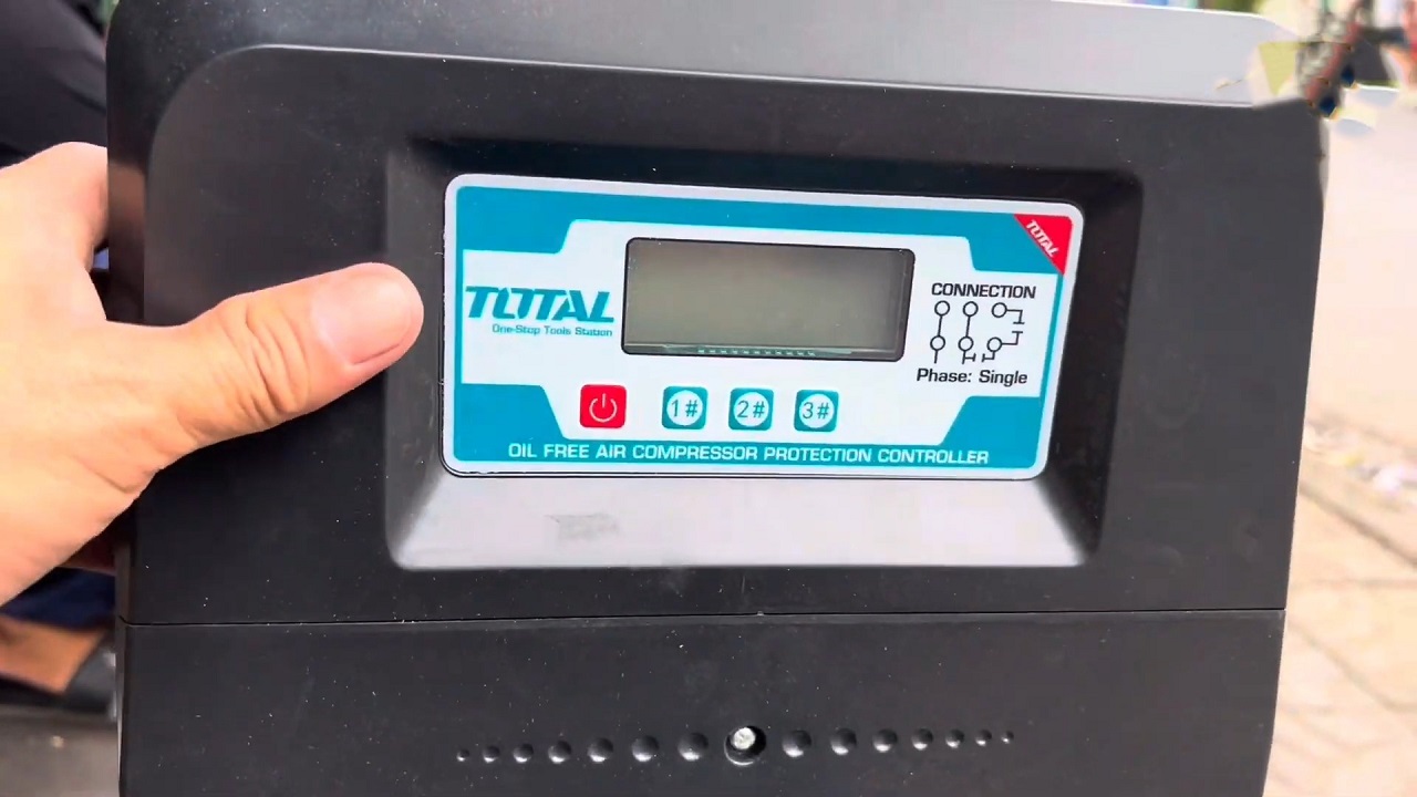 Máy Nén Khí Không Dầu Total 3x1200W 100L TCS3361008T