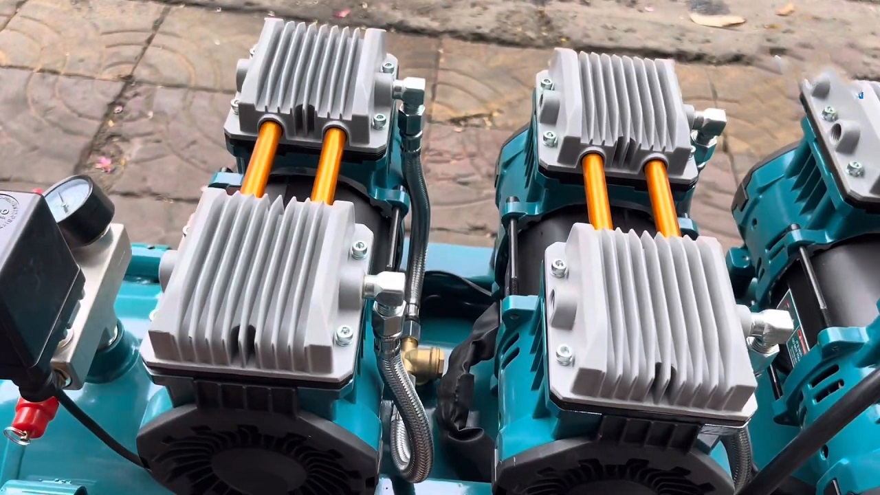 Máy Nén Khí Không Dầu Total 3x1200W 100L TCS3361008T