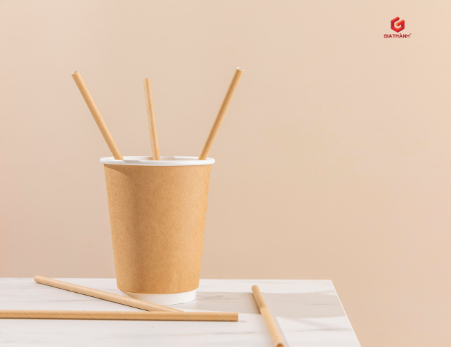 Xu hướng sử dụng ly giấy và ống hút giấy trong các quán cà phê, nhà hàng