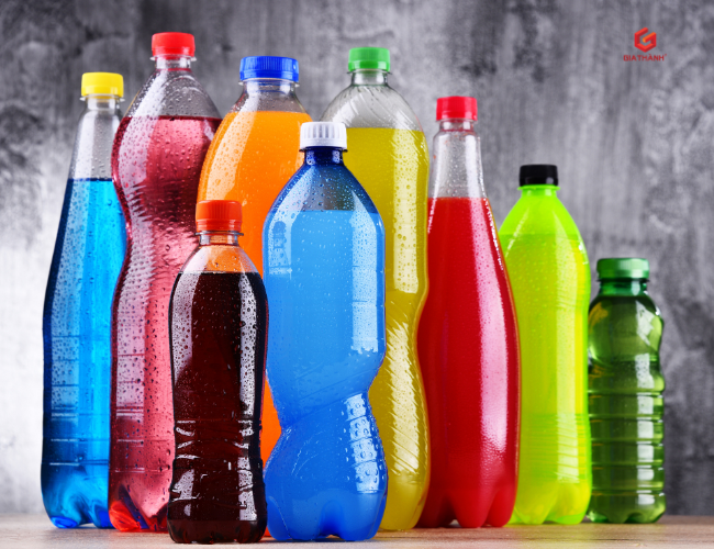 Tái sử dụng chai nhựa nước ngọt: Hiểm họa tiềm ẩn đối với sức khỏe người tiêu dùng