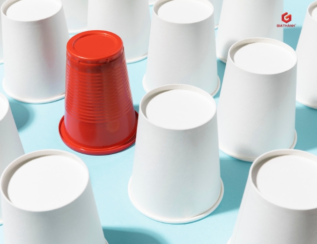 Tại sao ly giấy đang dần thay thế ly nhựa trong ngành đồ uống?