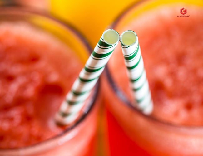 Ống hút giấy có dùng được với nước đá không? Những hiểu lầm thường gặp