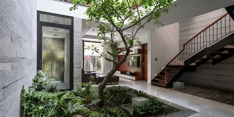 Nhà phố hẹp với giếng trời, khoảng thông tầng giữa nhà