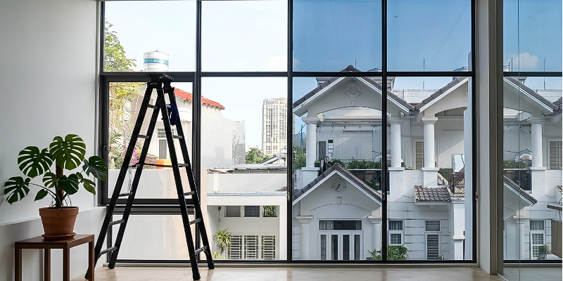 Dán phim cách nhiệt cửa kính nhà phố