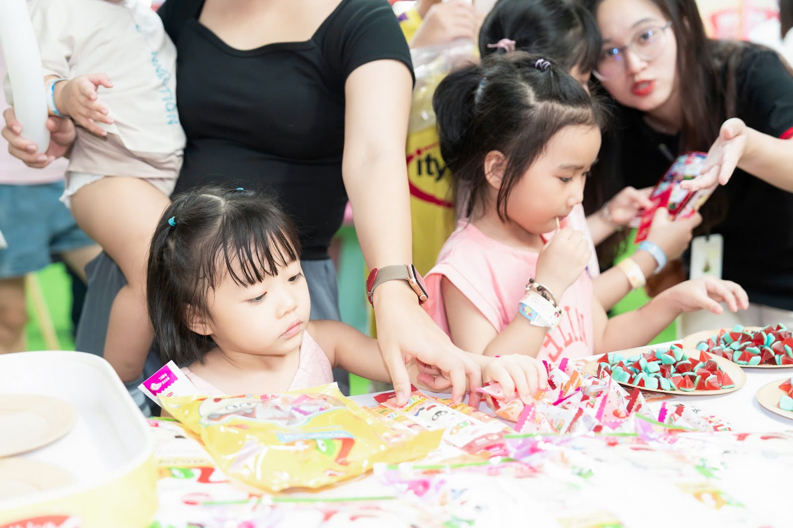 Công ty Bibica kết hợp cùng WOA Universal ra mắt sản phẩm Kẹo thạch Zoo Wolfoo