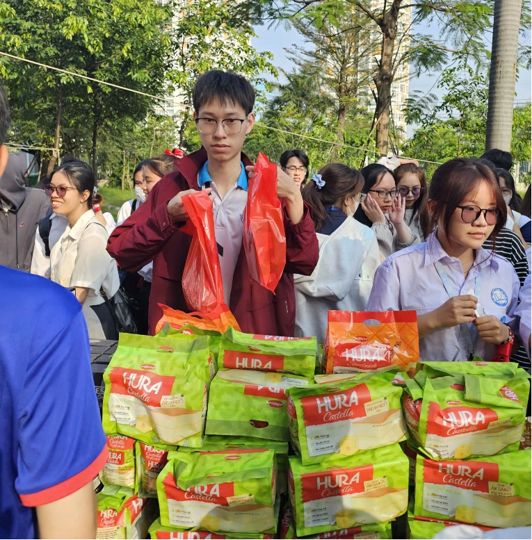 Hura đồng hành cùng sự kiện Chủ nhật đỏ do báo tiền phong tổ chức