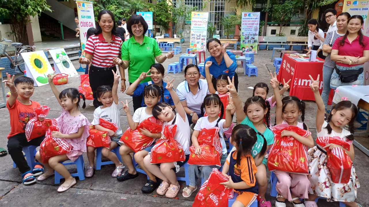 Bibica lan tỏa yêu thương đến trẻ em nhân ngày Quốc tế Thiếu nhi
