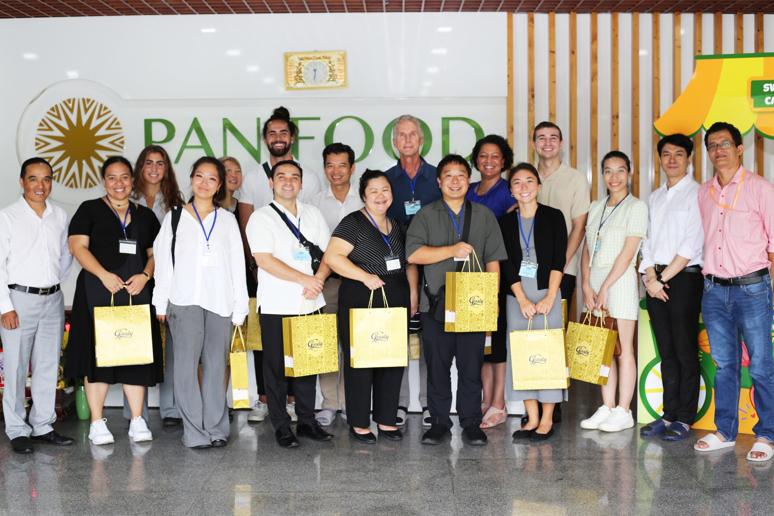 Kết nối cầu vồng: Sinh viên University of Hawaii và Bibica cùng tạo nên tương lai