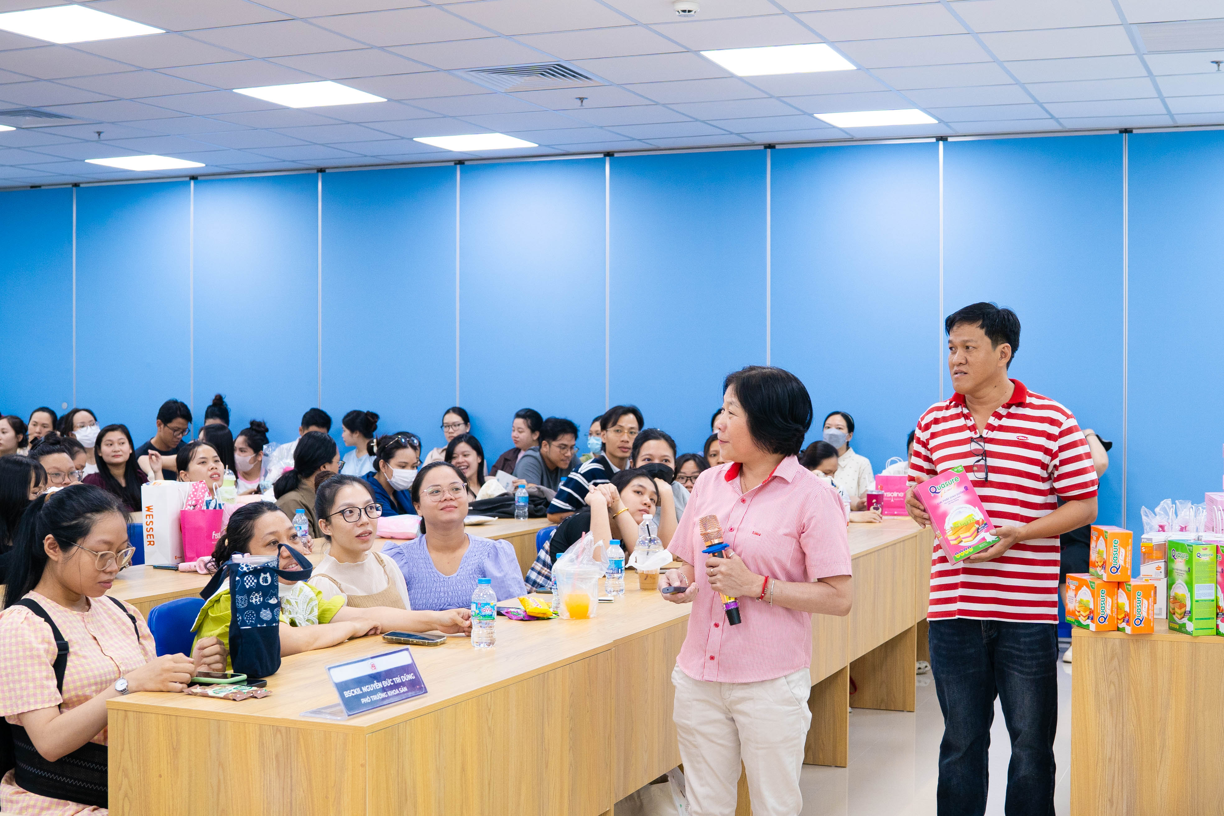 Không khí hội trường sự kiện