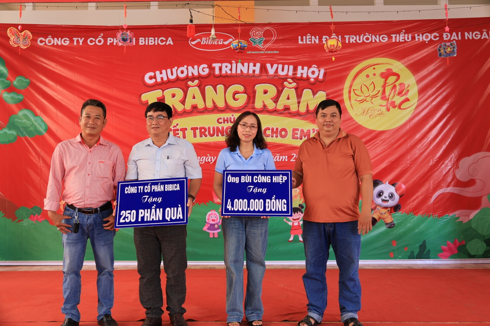 Trao quà trung thu cho thiếu nhi