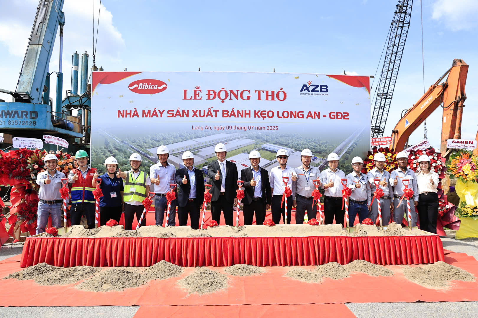 Khoảnh khắc quan trọng của buổi lễ động thổ.