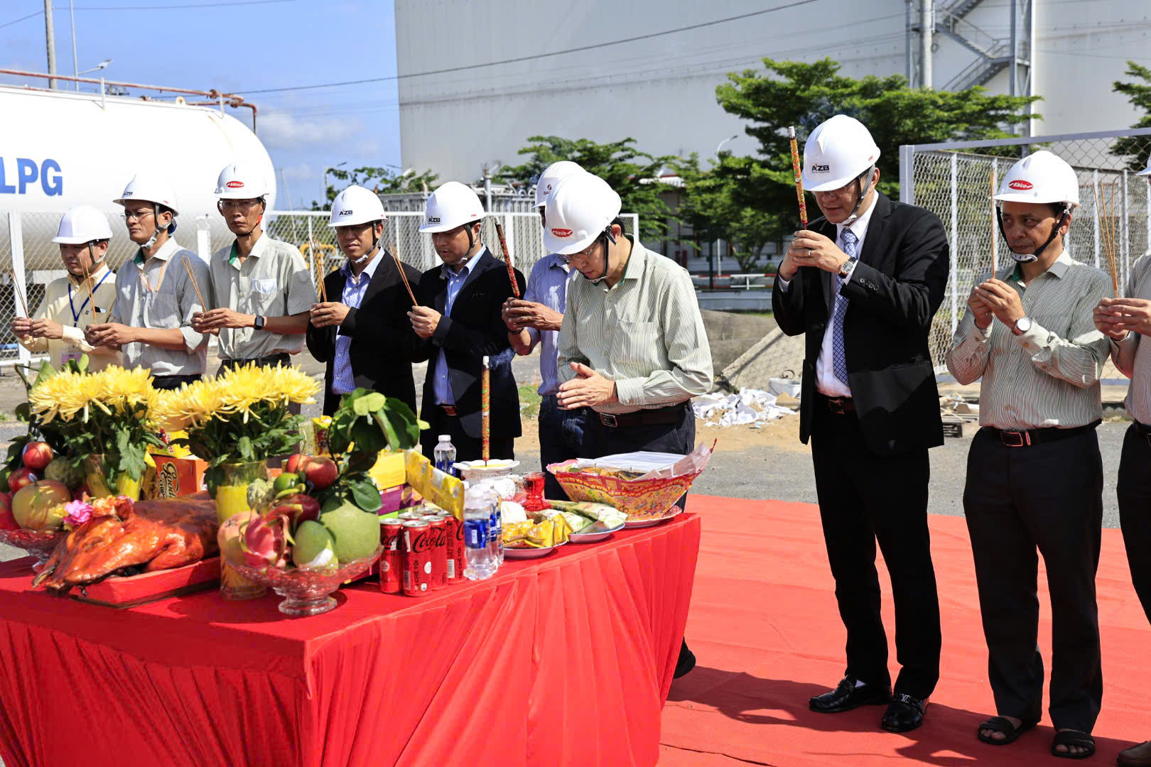 Biển hiệu dự án tại hiện trường.
