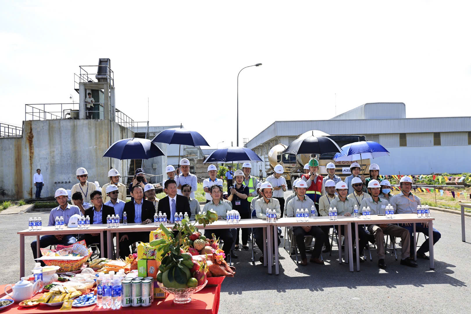 Buổi lễ diễn ra trang trọng và thành công.
