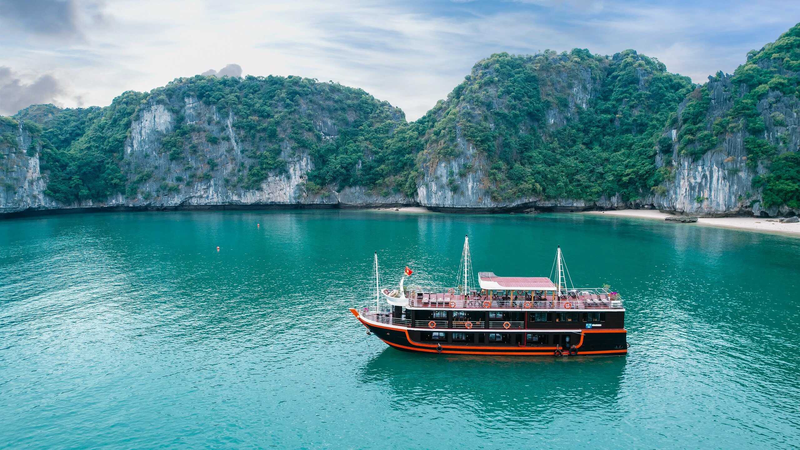 Du thuyền ngủ đêm Daiichi Boutique Cruise 4 sao vịnh Lan Hạ
