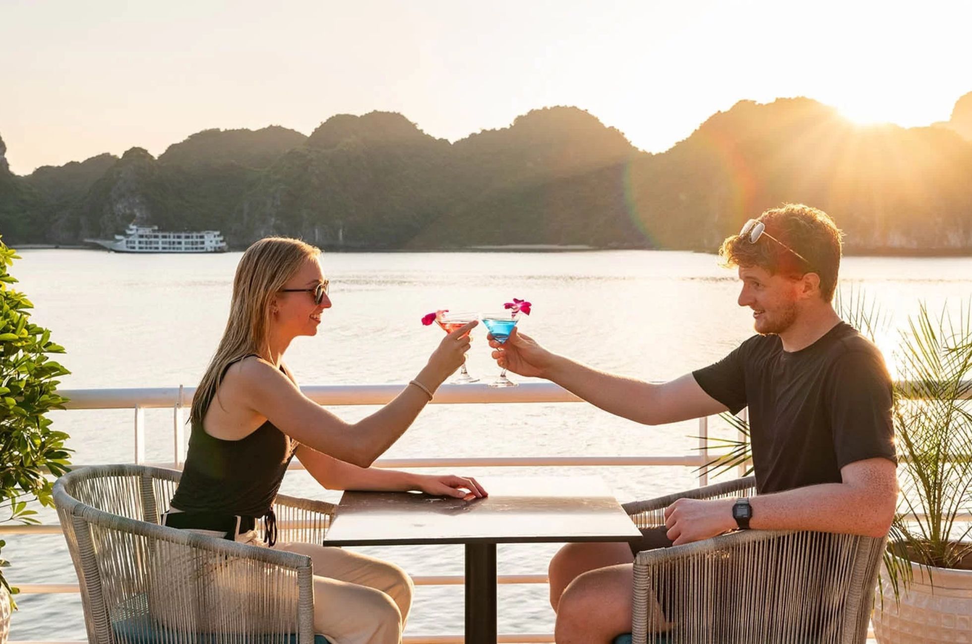 Rạng Ngời Nắng Mai - Tour Vịnh Lan Hạ nửa ngày du thuyền Serenity Cruise