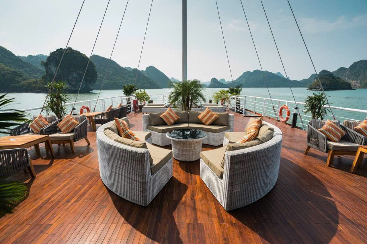 Tour Vịnh Lan Hạ Nửa Ngày - Du Thuyền Catamaran 5 sao