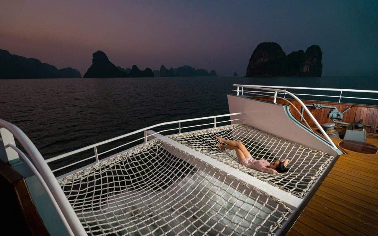 Tour Vịnh Lan Hạ Nửa Ngày - Du Thuyền Catamaran 5 sao