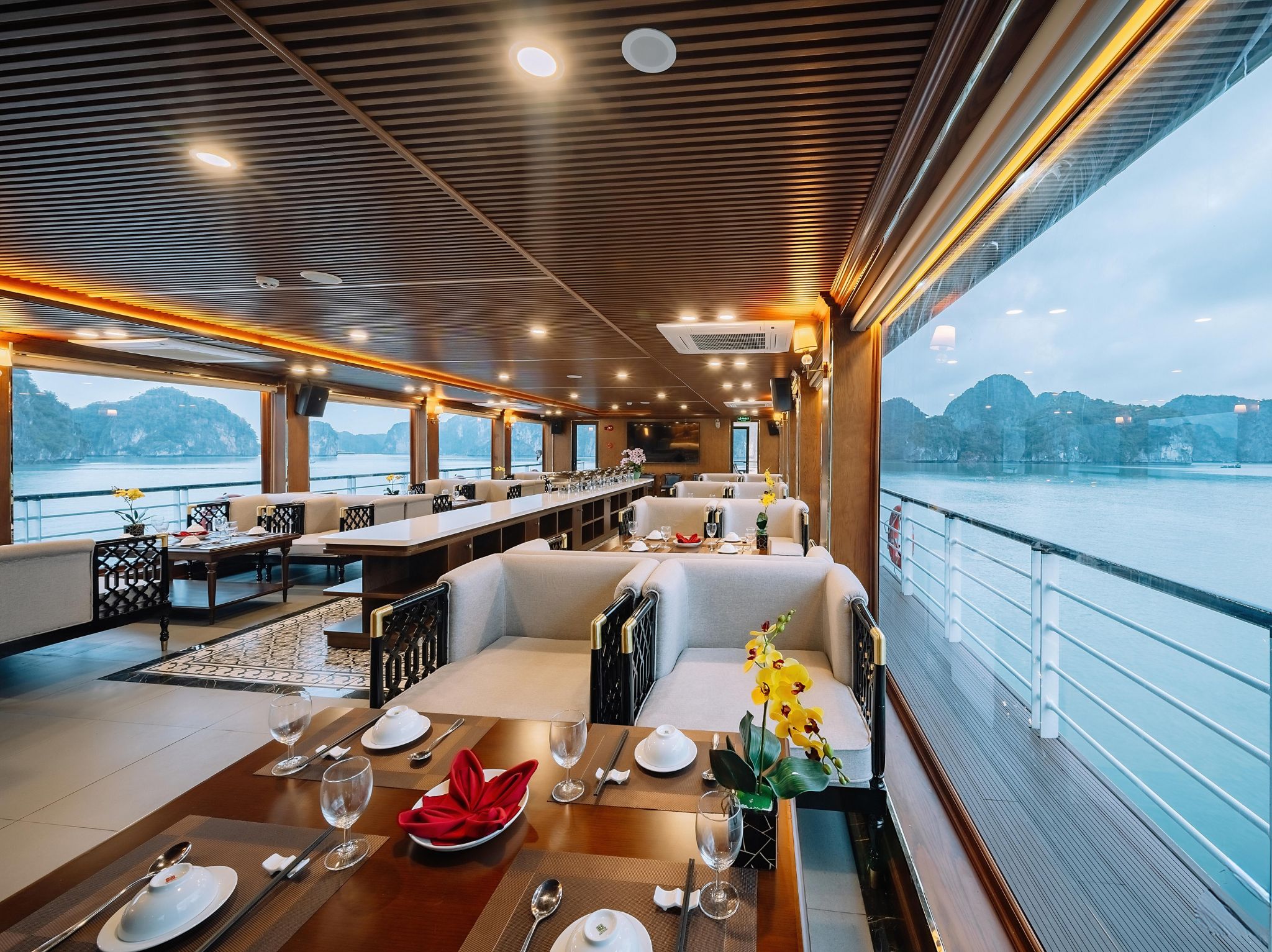Tour Vịnh Lan Hạ nửa ngày - Du thuyền Cat Ba Dream Cruise 5 sao
