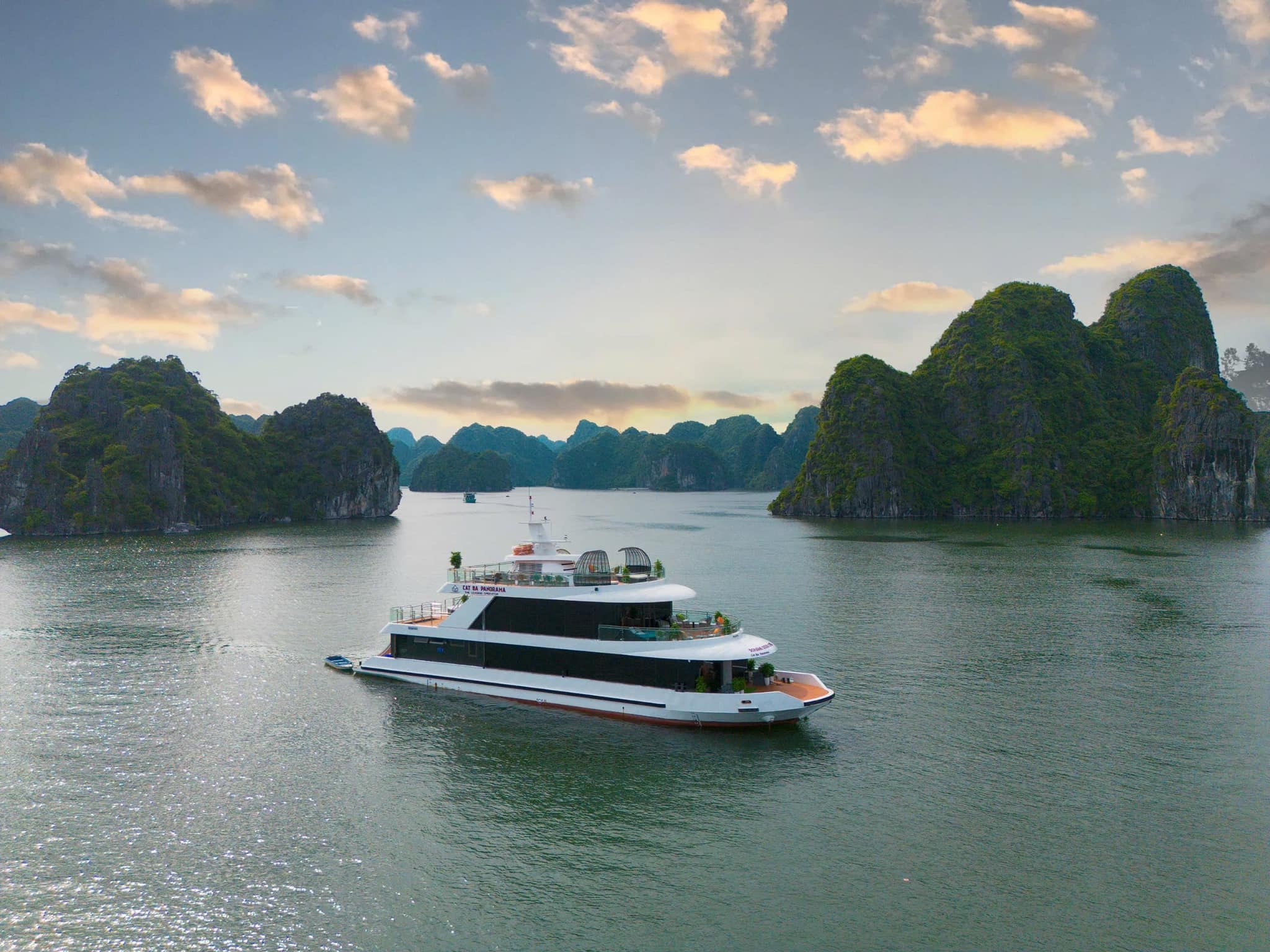 Tour Vịnh Lan Hạ Nửa Ngày - Du Thuyền 5 Sao D’Charme Luxury Cruise