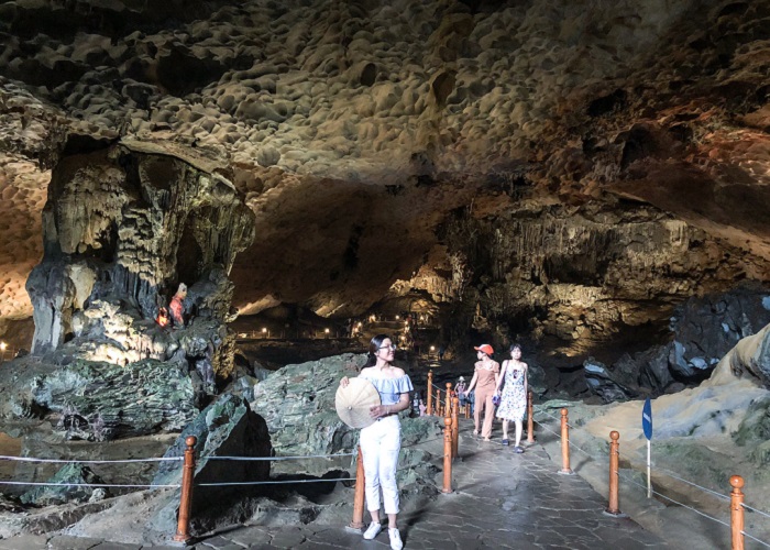 Du thuyền Phoenix Day Cruise - Khám phá Vịnh Hạ Long 1 ngày