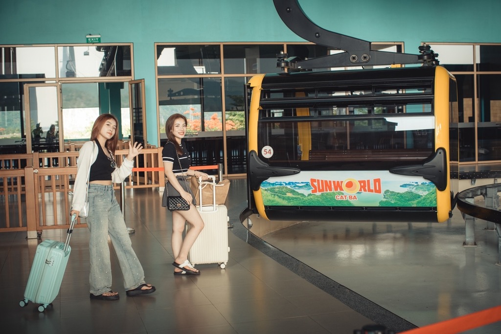 Xe khứ hồi Hà Nội đi Cát Bà | Limousine Luxury 11 chỗ + Cáp treo