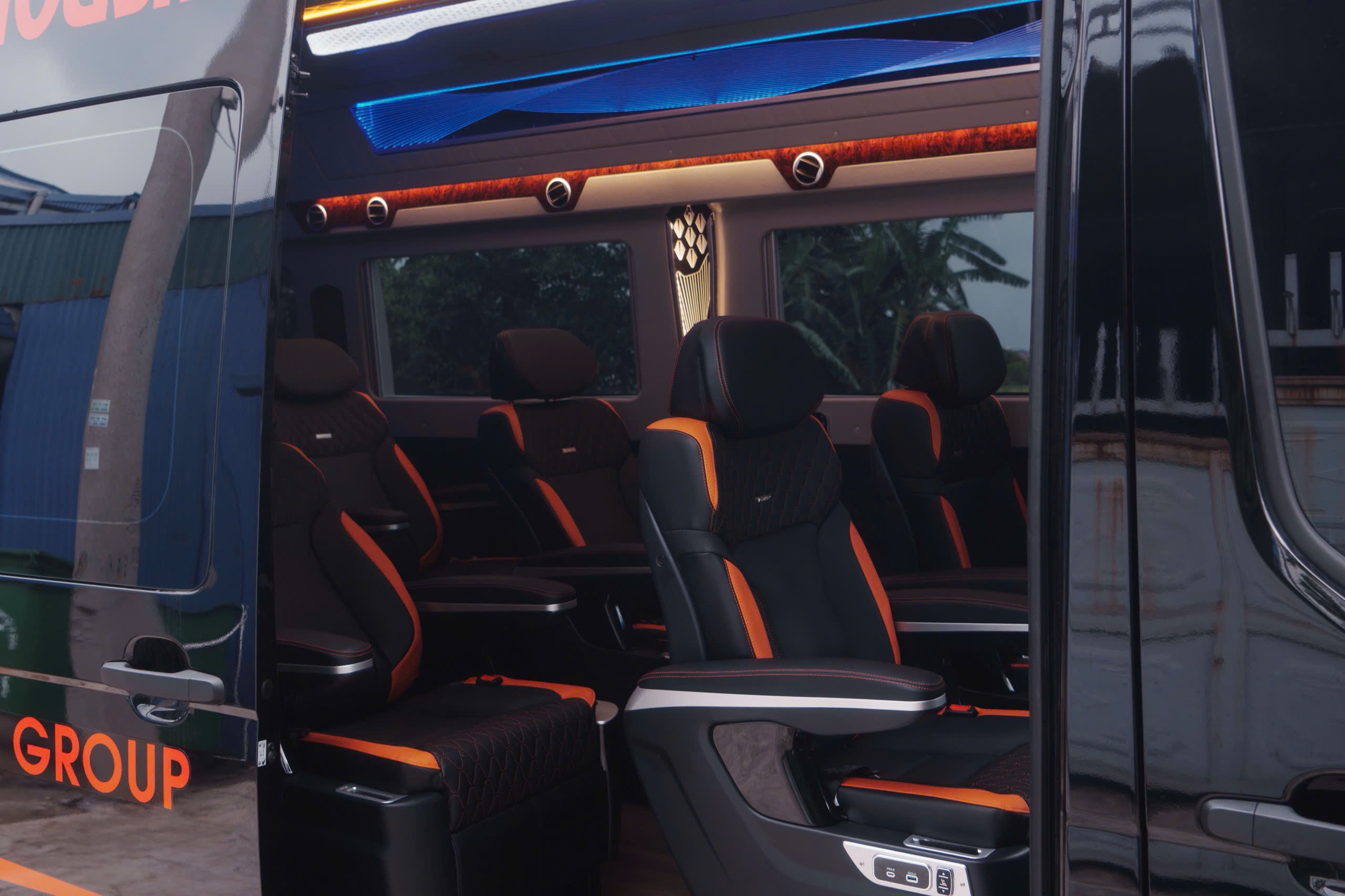 Xe khứ hồi Hà Nội đi Cát Bà | Limousine Luxury 11 chỗ + Cáp treo