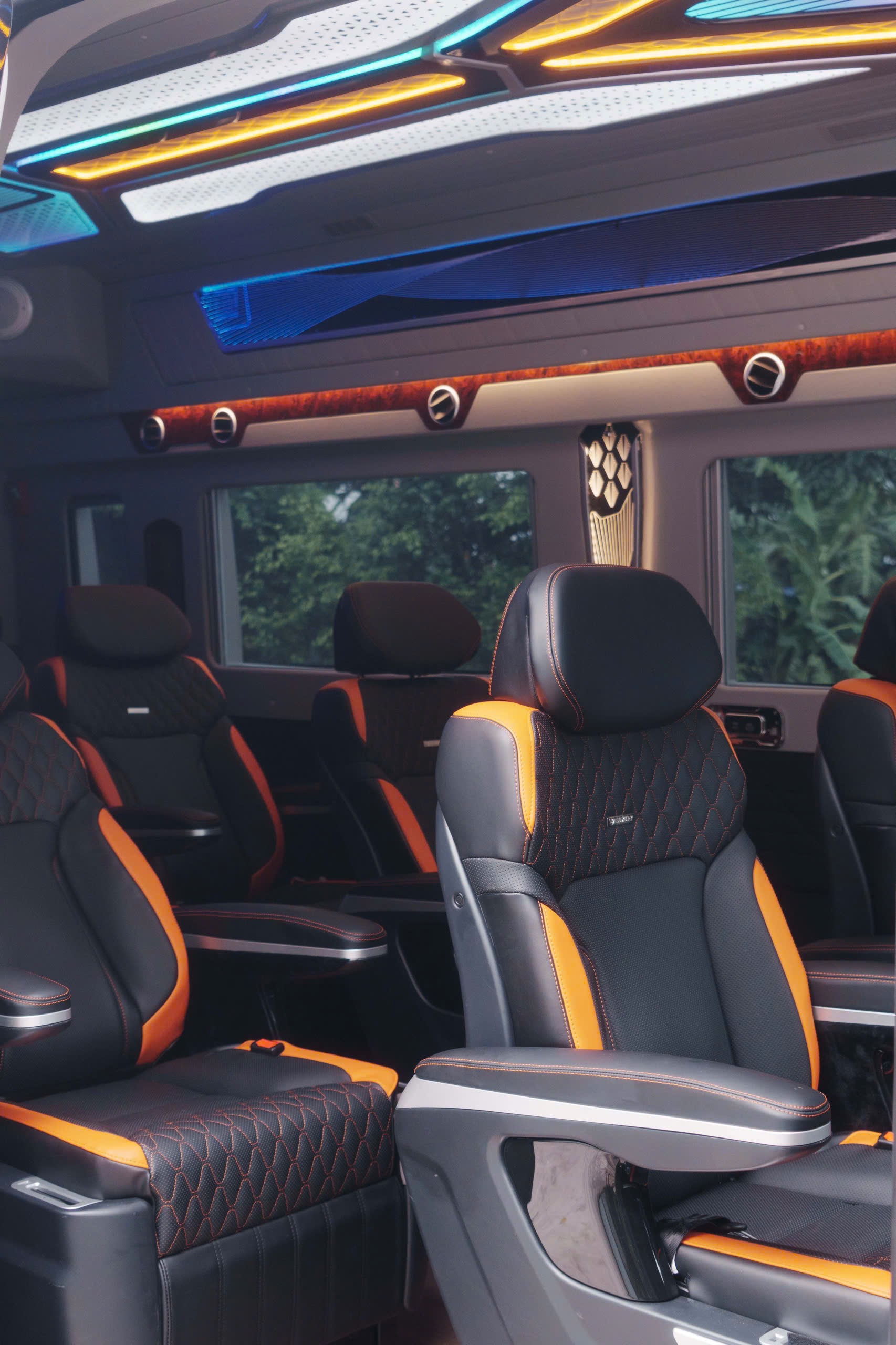 Xe khứ hồi Cát Bà <=> Hà Nội|Limousine Luxury 11 chỗ + Cao tốc