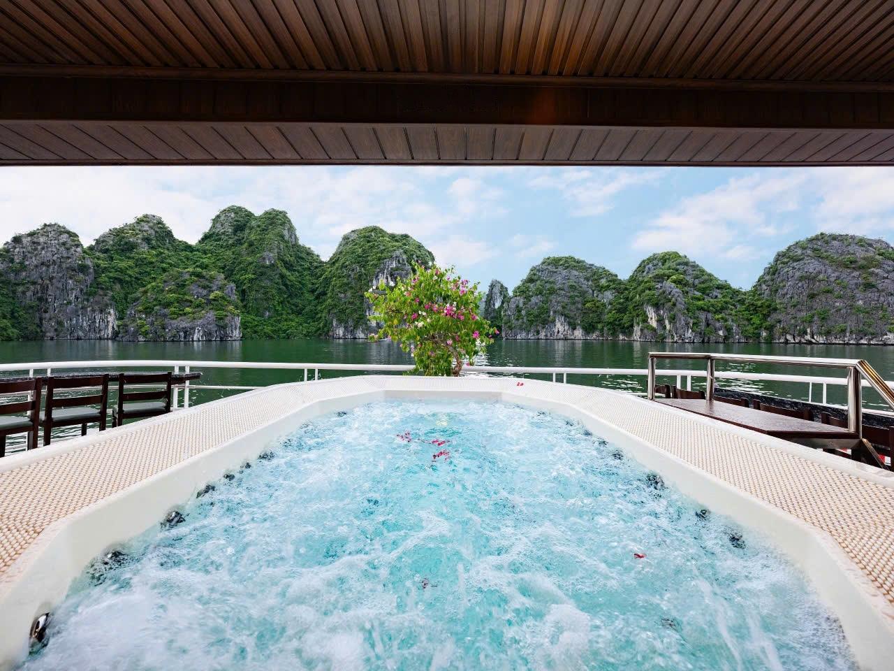 Tour Nửa Ngày Ngắm Hoàng Hôn Vịnh Lan Hạ - Skyway Cruise 5 sao
