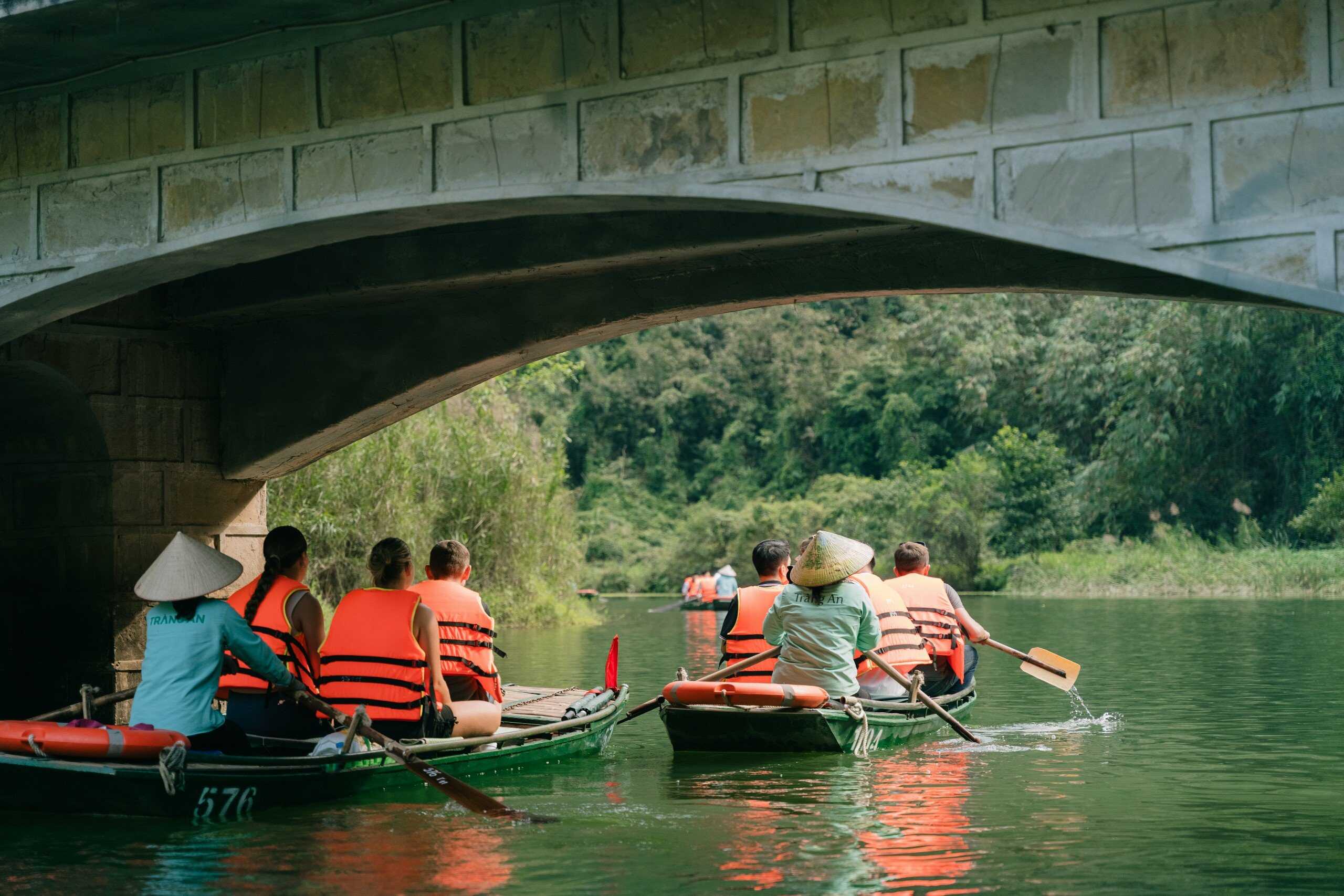 Tour Ninh Bình 1 ngày - Bái Đính - Tràng An - Hang Múa
