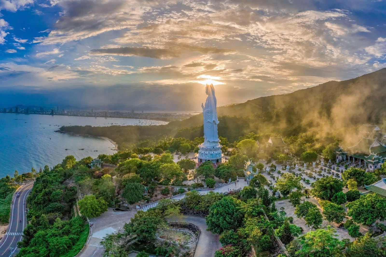Tour Bán Đảo Sơn Trà - Chùa Linh Ứng - Ngũ Hành Sơn - Non Nước - Du Thuyền Sông Hàn 01 Ngày