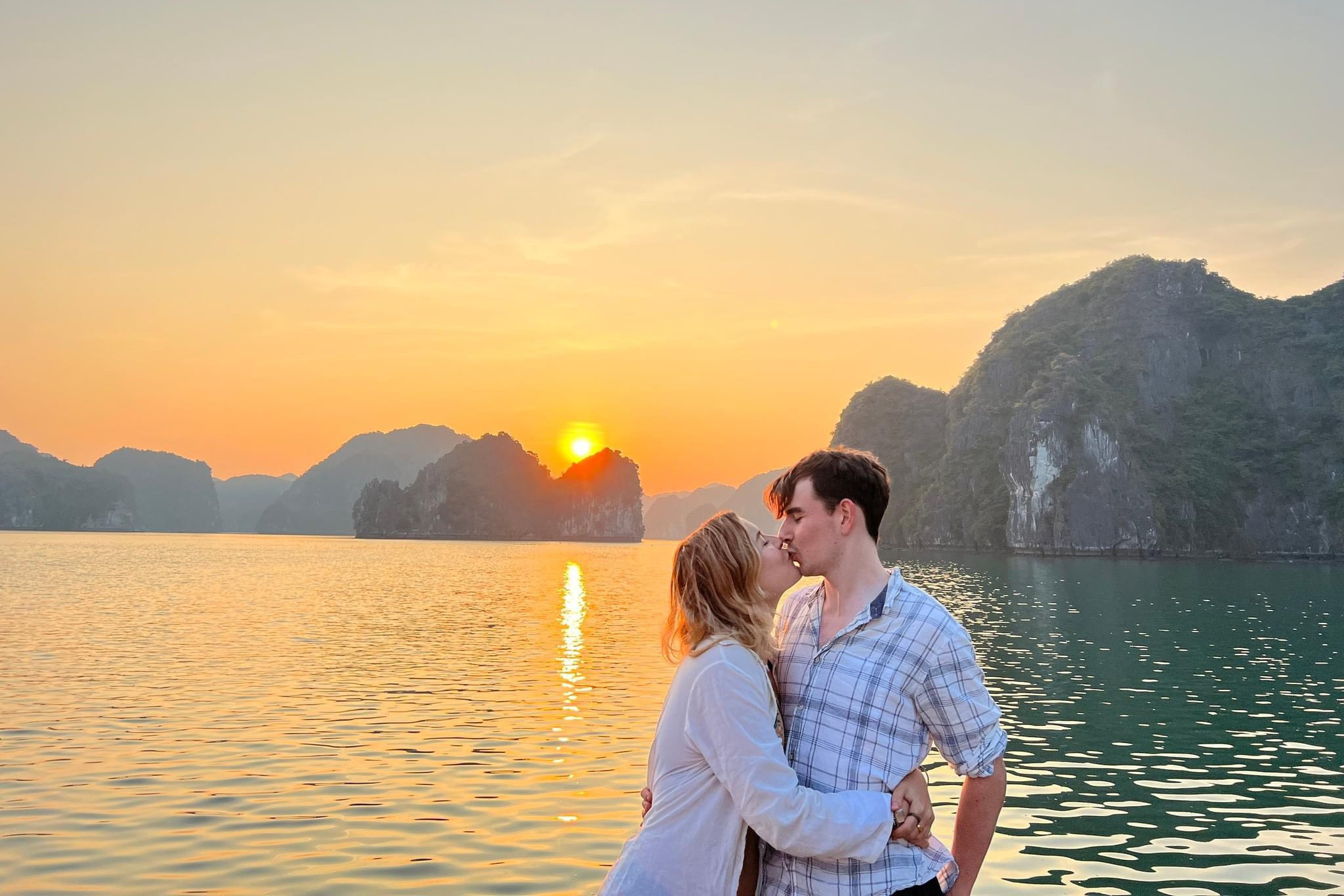 Combo Cát Bà xe khứ hồi + Tour ngắm hoàng hôn Vịnh Lan Hạ