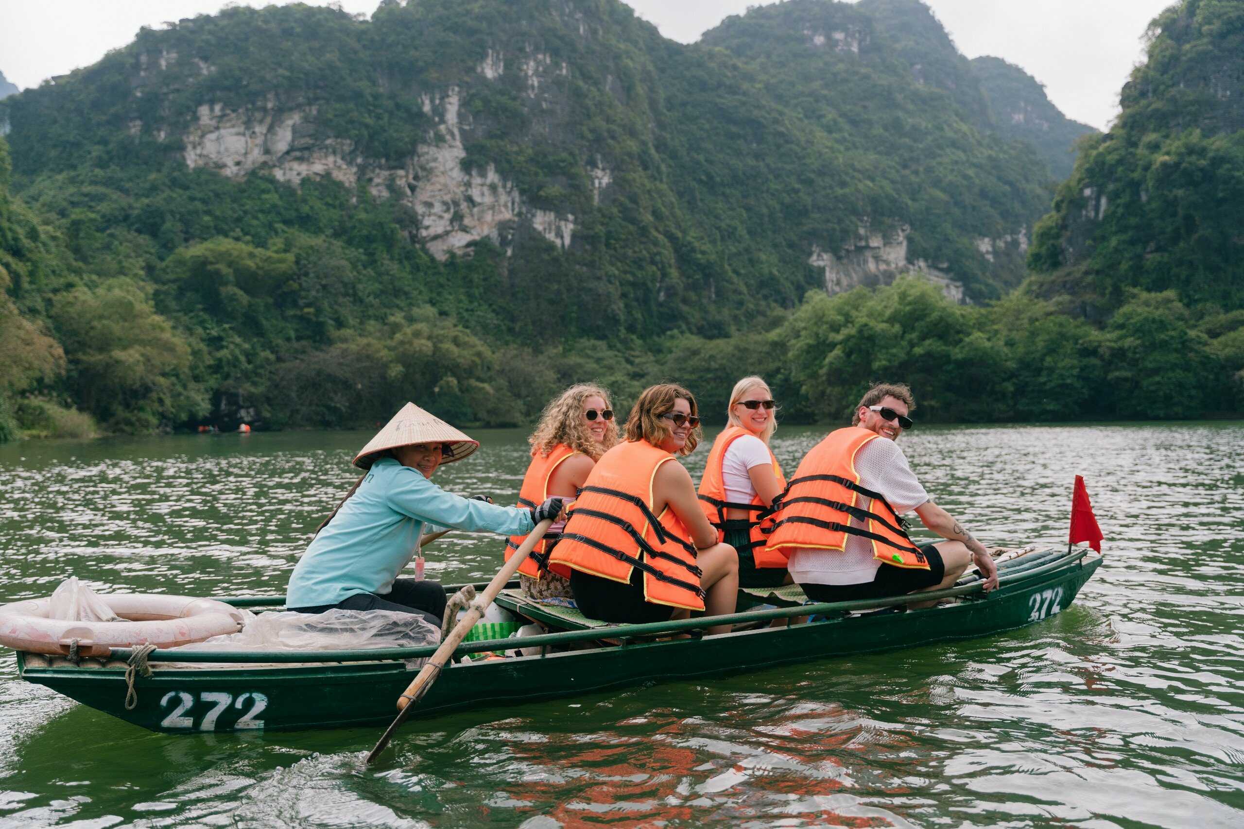 Tour Ninh Bình 1 ngày - Hoa Lư - Tràng An - Hang Múa